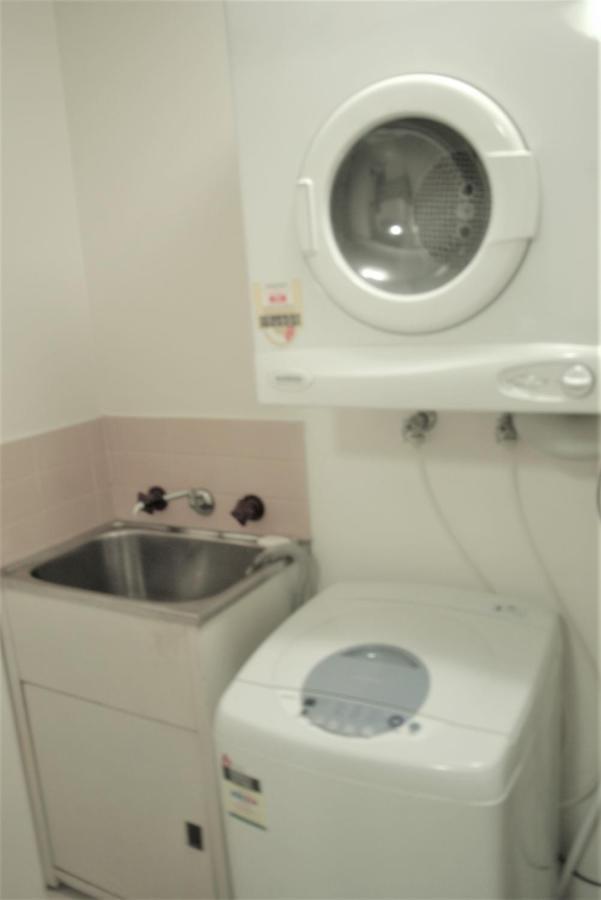 Accommodation Sydney - Kent Street Sydney Cbd Top Floor 2 Bedroom Apartment With Balcony Eksteriør billede