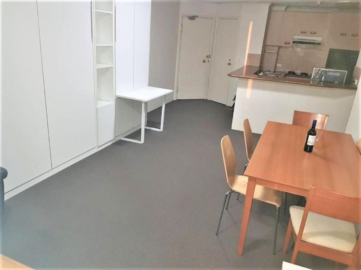 Accommodation Sydney - Kent Street Sydney Cbd Top Floor 2 Bedroom Apartment With Balcony Eksteriør billede