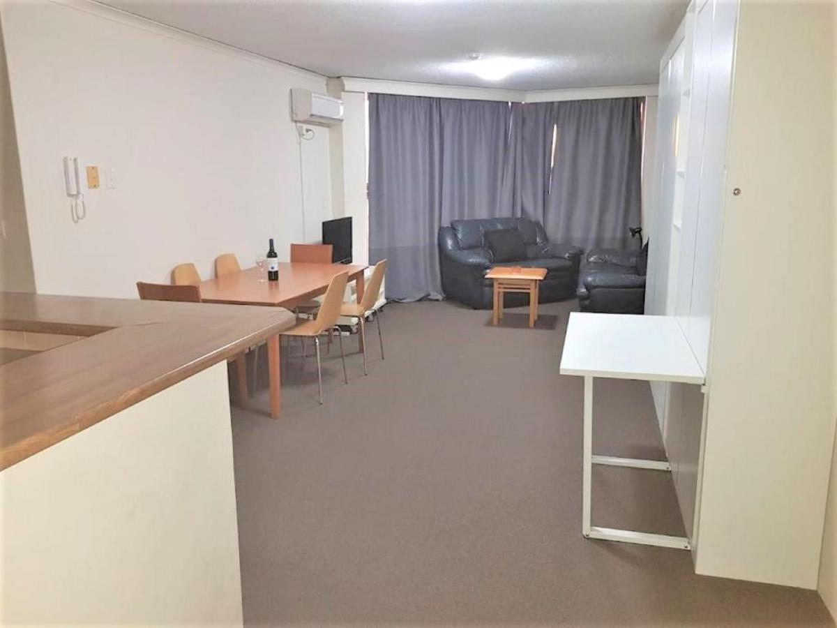 Accommodation Sydney - Kent Street Sydney Cbd Top Floor 2 Bedroom Apartment With Balcony Eksteriør billede
